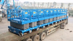 Xe nâng người cắt kèo