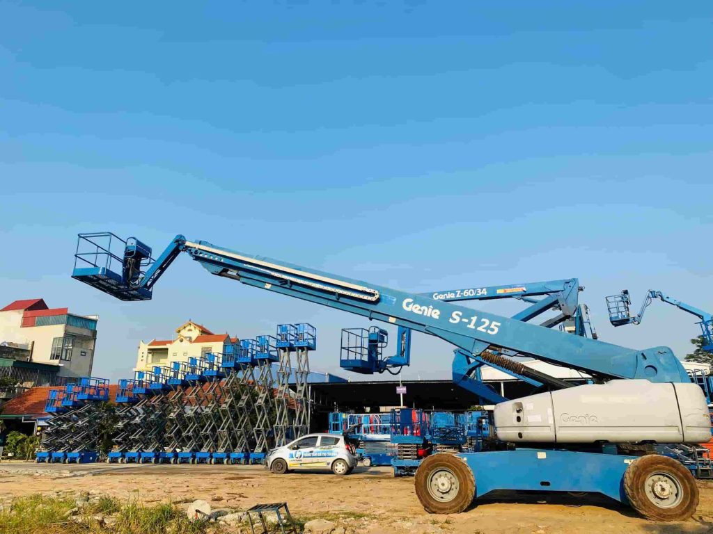 xe nâng người tự hành